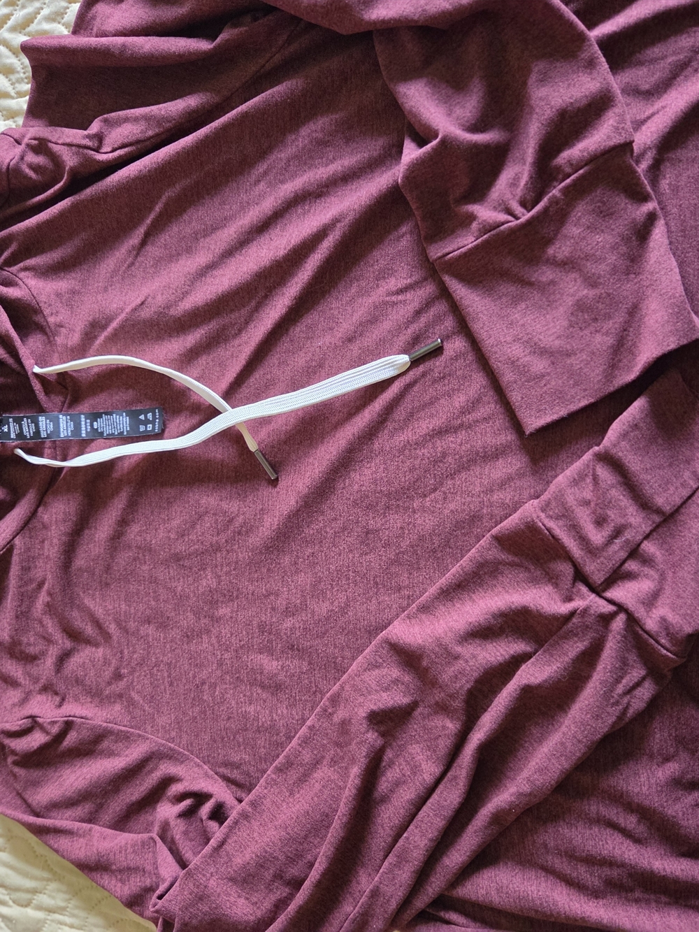 Zobha Ribbed Hoodie Sweatshirt in Burgundy